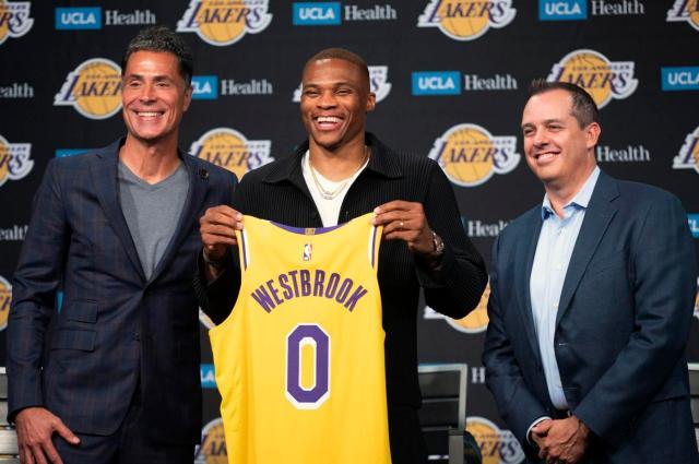 leyu公司-荣归故里韦少笑逐颜开，新赛季他要“边走边看”